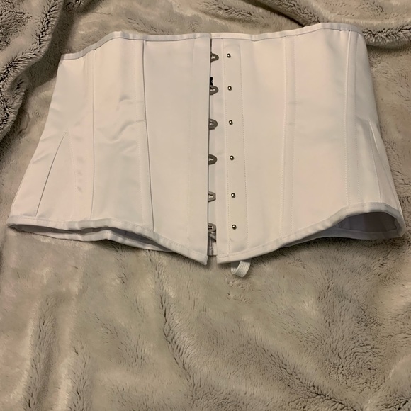White under bust corset - Picture 3 of 5